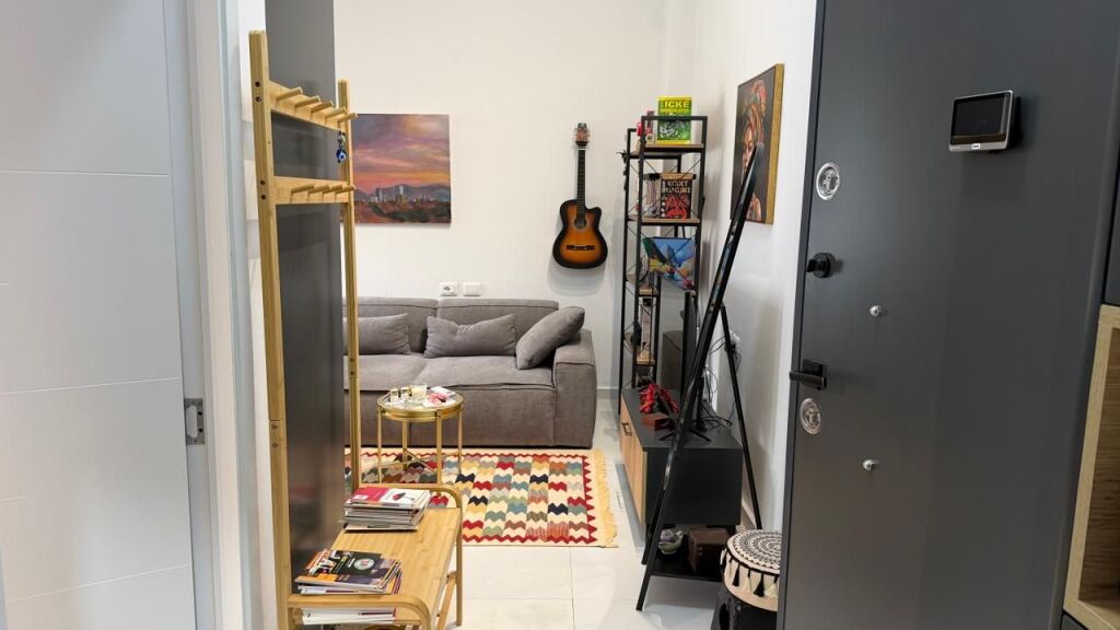 FOR SALE, APARTMENT 1+1, AT FRESKU, TIRANA MLS # 530581011-16