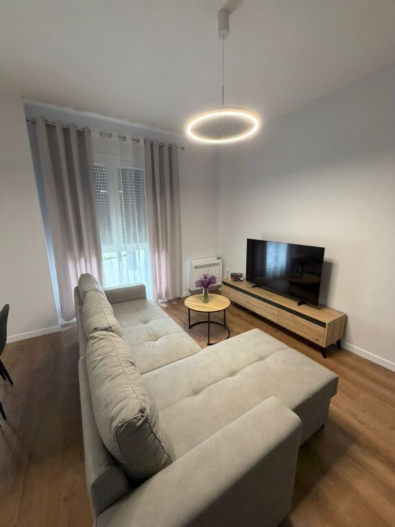 Qera | Apartament 2 + 1 | Rruga 5 Maji | 600 €/muaj