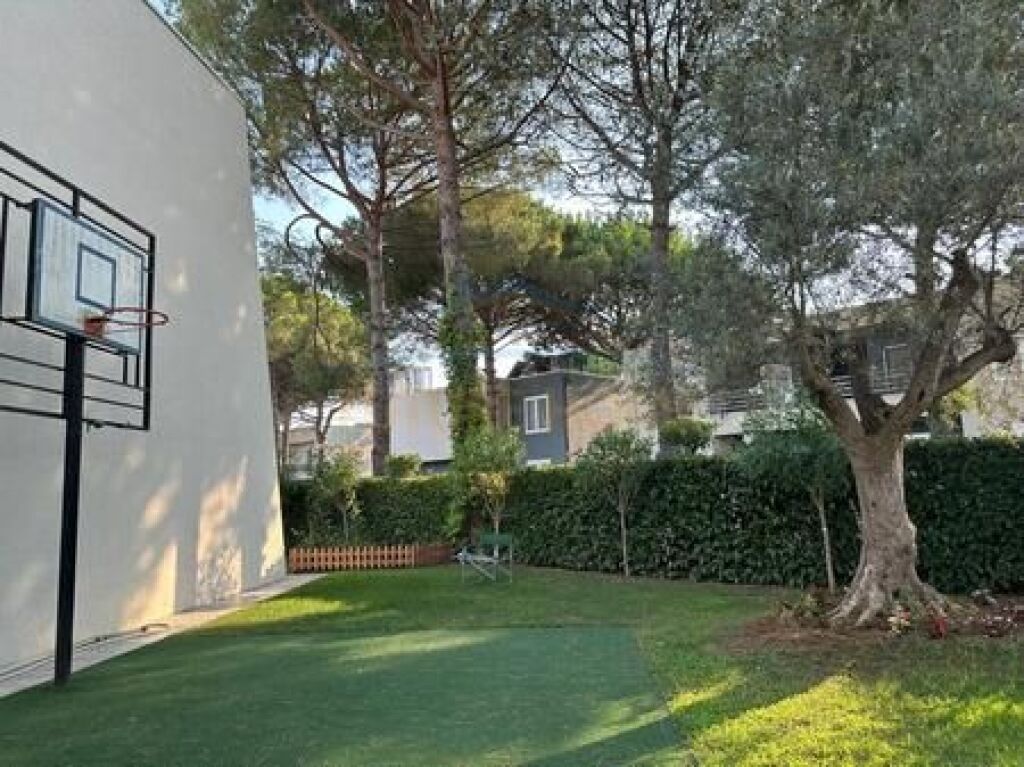 For sale, Duplex 4+1+2+Yard, Lura 2, Lalëz Bay.
