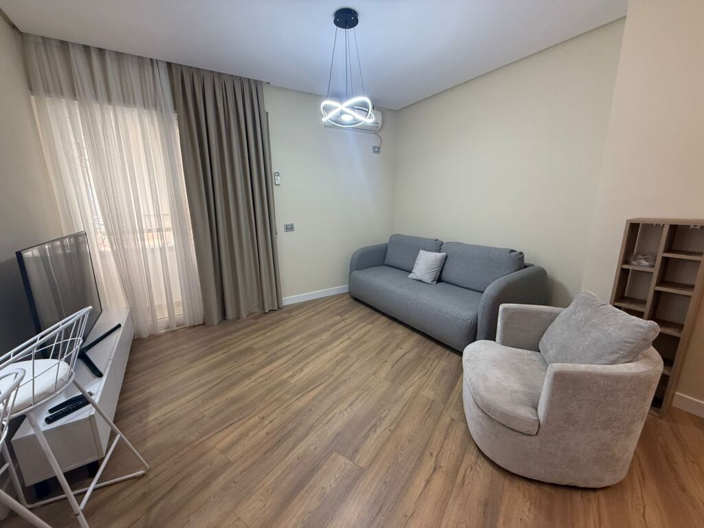 APPARTAMENTO 1+1 IN AFFITTO, VICINO A PAZARI I RI, TIRANA!