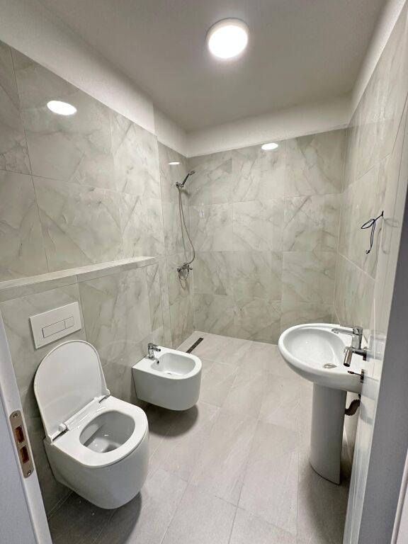 Apartament 2+1+2 me qera tek Kompleksi Jolla ne Astir