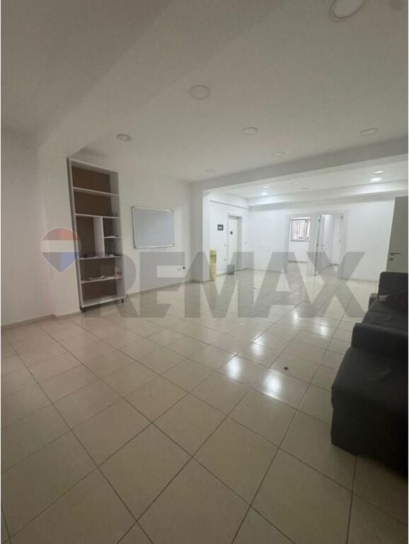 RR. E KAVAJES, WE RENT OFFICE SPACE