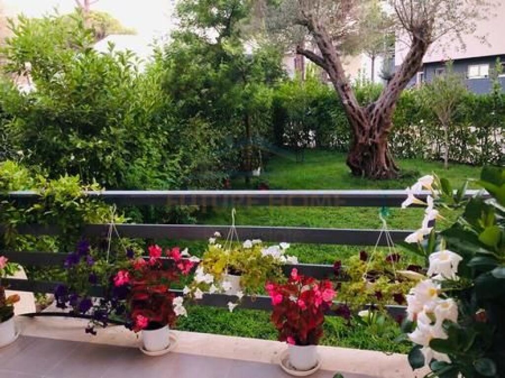 For sale, Duplex 4+1+2+Yard, Lura 2, Lalëz Bay.