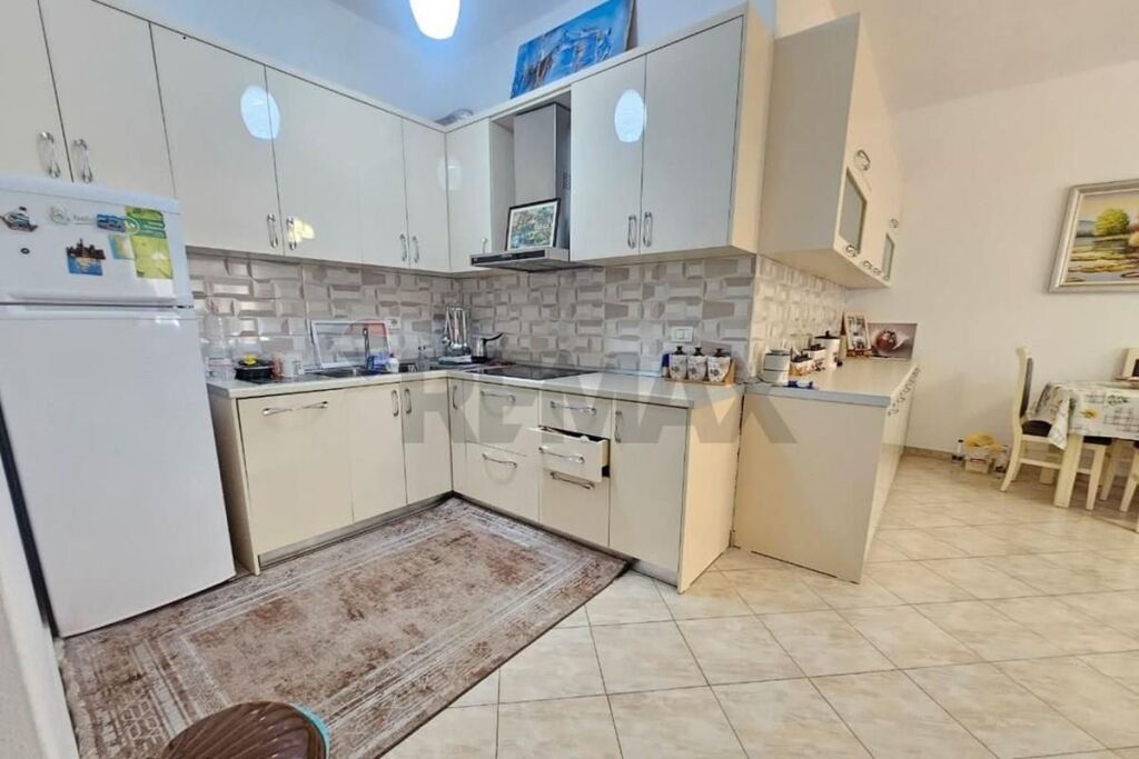 Shitet Apartament 2+1 në Fresk
