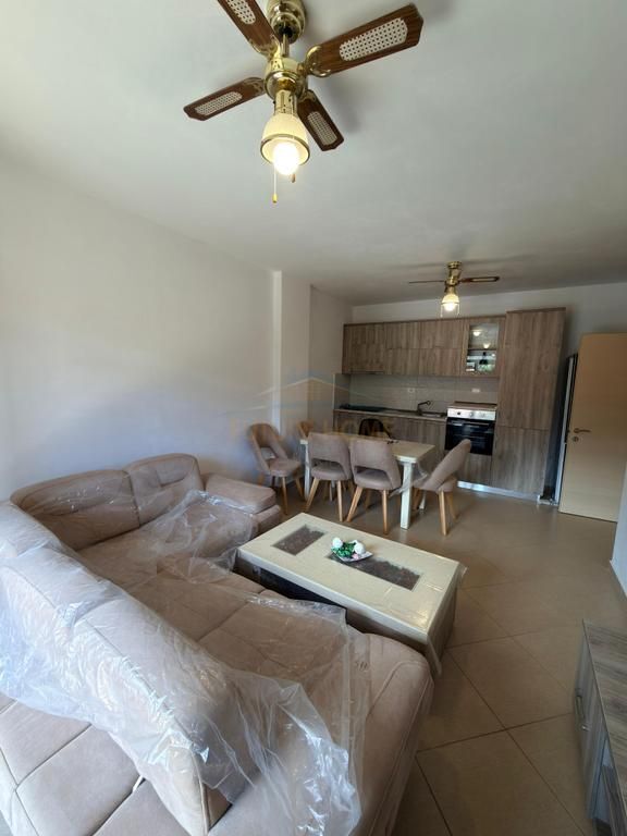 Shitet, Apartament 2+1, Fresk.