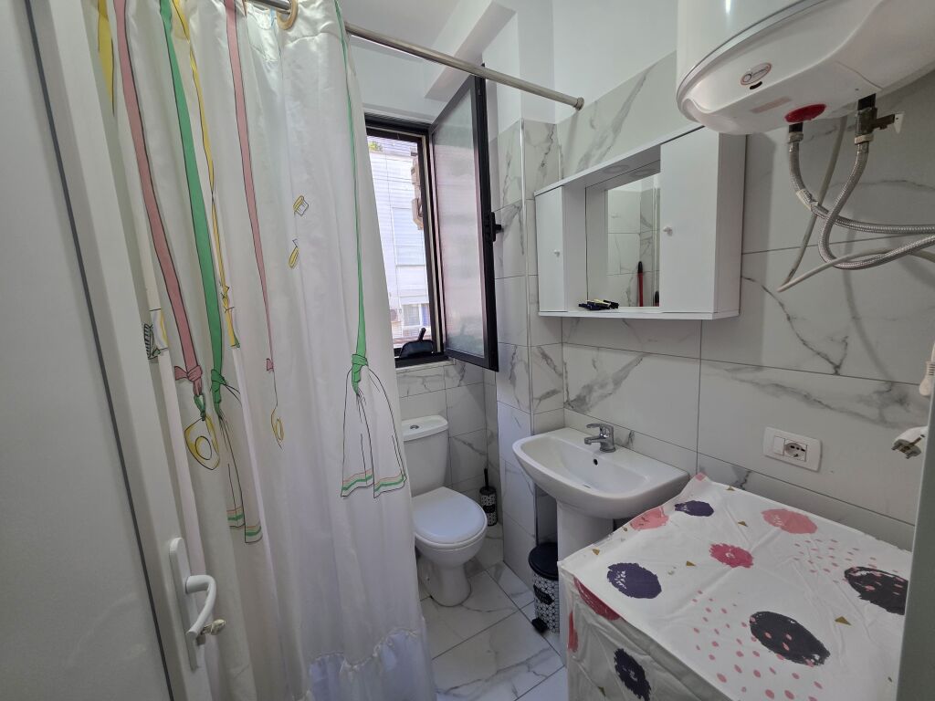 📍Qsut Pran Spitalit Amerikan 2 Jepet Apartament 1+1 Me Qera