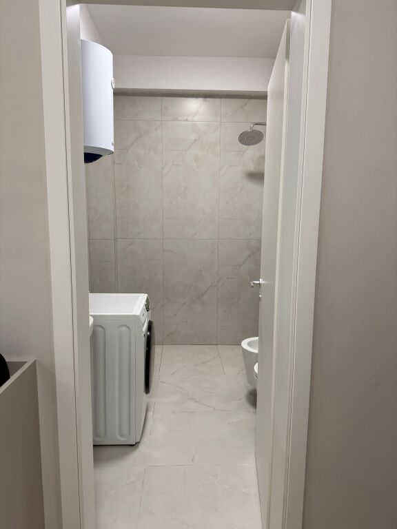 Jepet me qera 45,000 leke apartament 1+1, te kompleksi Kadiu,me siperfaqe 60m,kati 3.