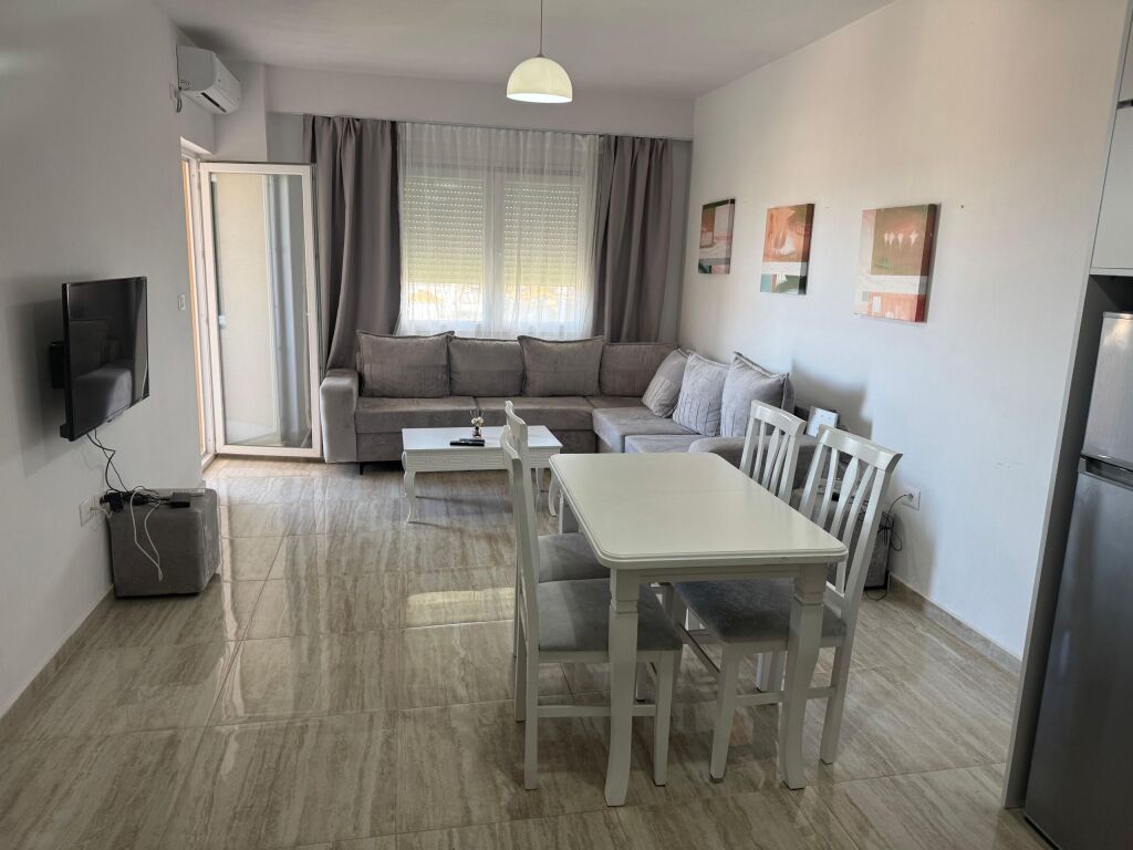 Rent | Apartament 1 + 1 | Kamez | 370 €/month