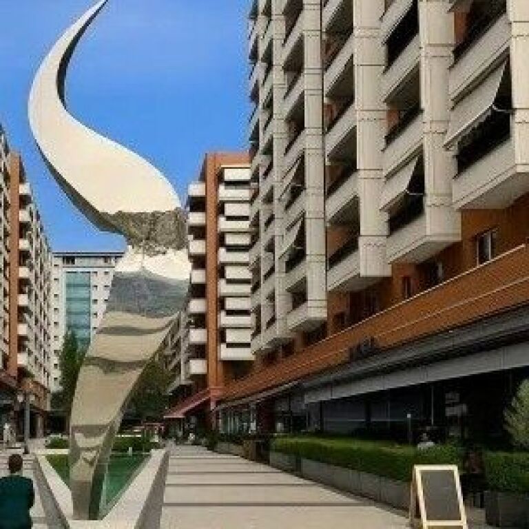 🏢✨ Jepet Zyrë 970 m² Premium me Qira – Kompleksi Delijorgji ✨🏢