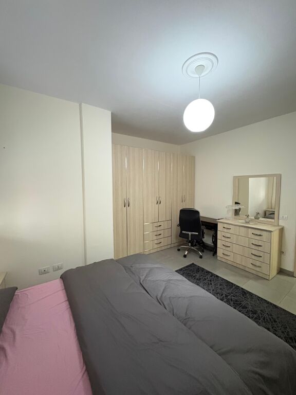 Jepet me qira apartament 1+1 pranë Shkollës “2 Gjelat” – Durrës