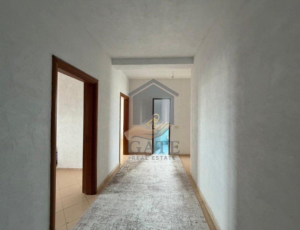 Shitet apartament 2+1 me 2 ballkone në Plazh, Durrës – pranë Hotel Adriatik 🌊