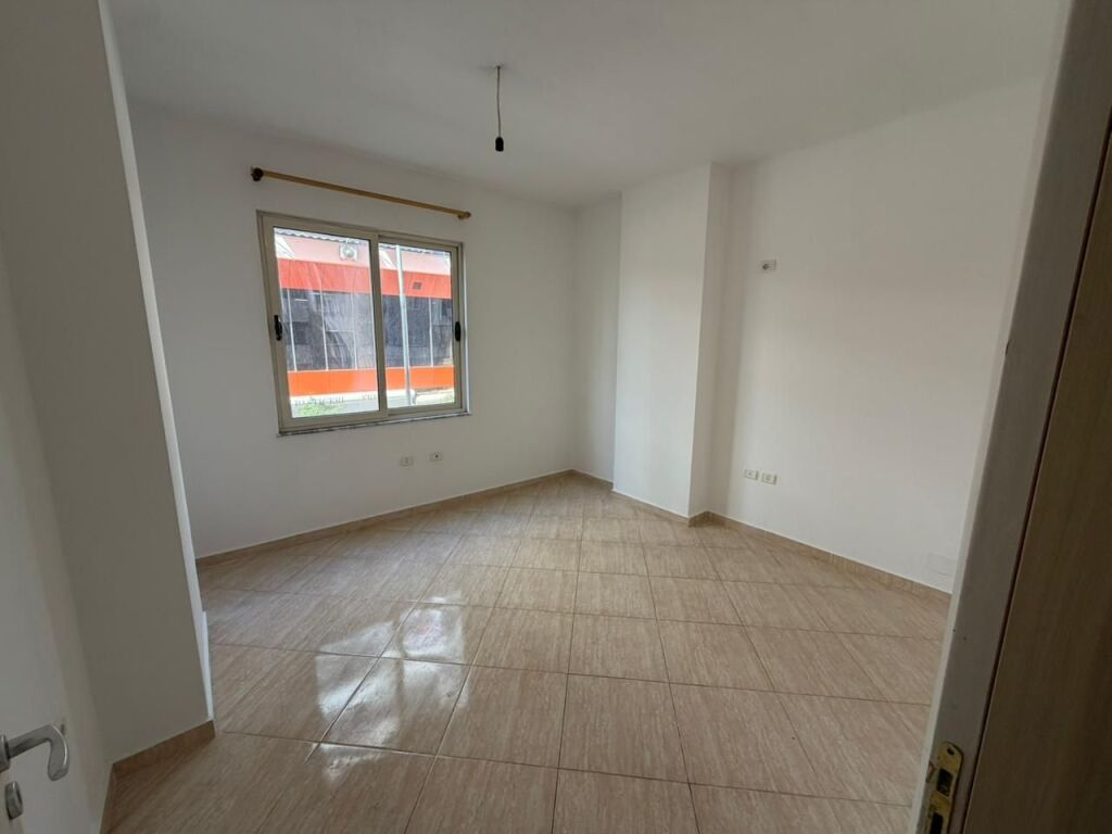 🏡 Appartamento 2+1+2 in Vendita 📍 Yzberisht, vicino a KMY, Complesso ET88💶 Prezzo: 145 Milioni Lek