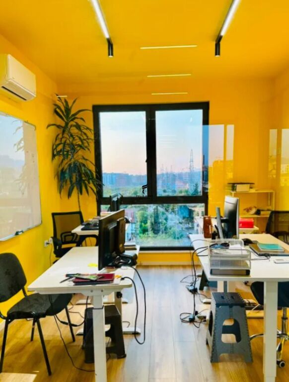 OFFICE FOR RENT 220 M2 JORDAN MISJA 170,000 LEKE FH-73835