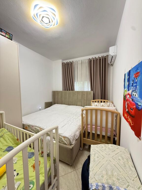 Appartamento 1+1 In Vendita Vicino ai Palazzi Çabej, Yzberisht