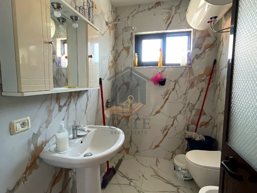 Rent, 2nd floor of a private house, near the Museum, Durres.