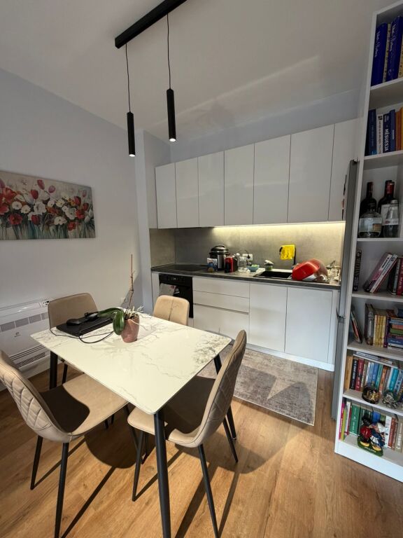 Qera | Apartament 2 + 1 | Rruga 5 Maji | 700 €/muaj