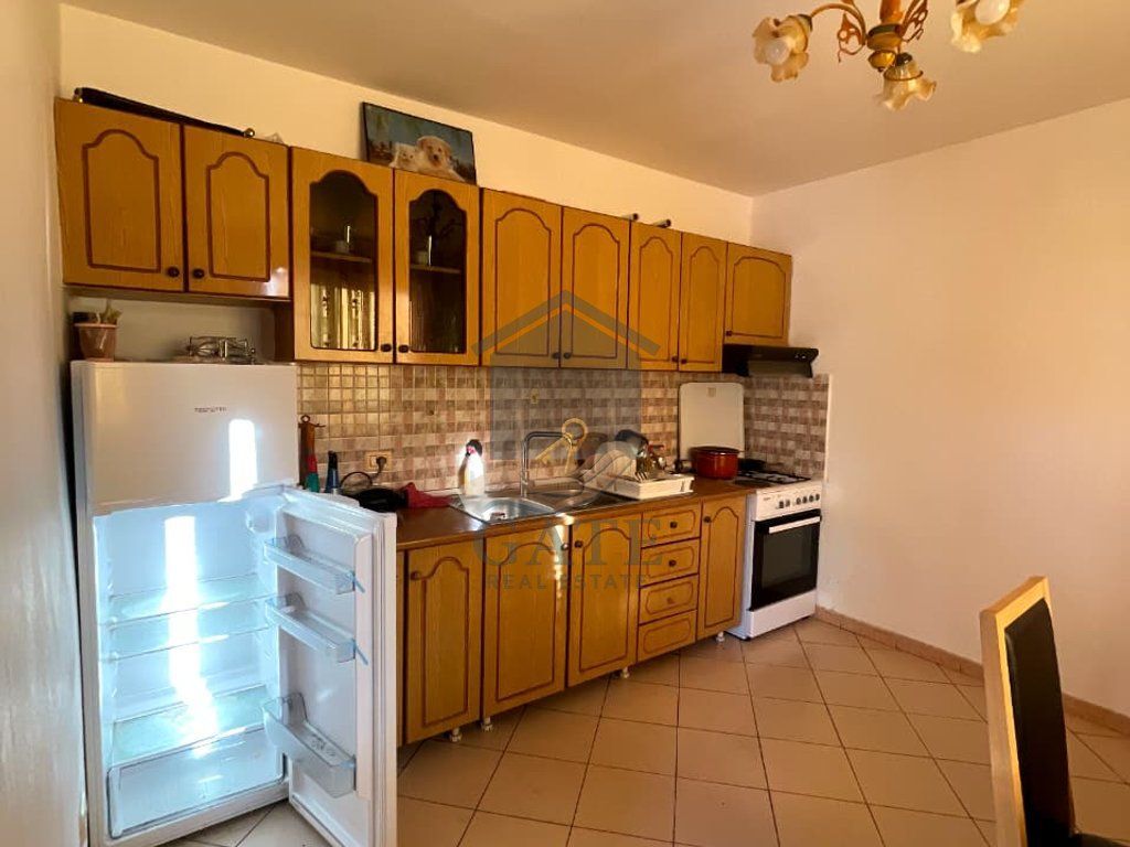 Rent, 2nd floor of a private house, near the Museum, Durres.