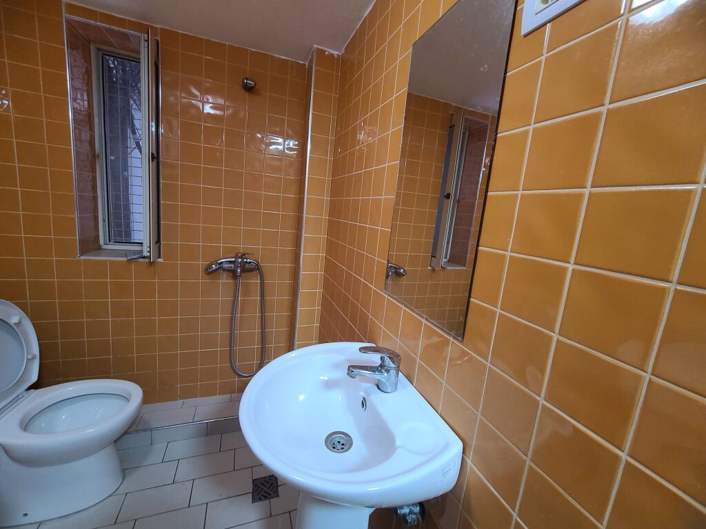 Studio apartment inverter air conditioner near concod center