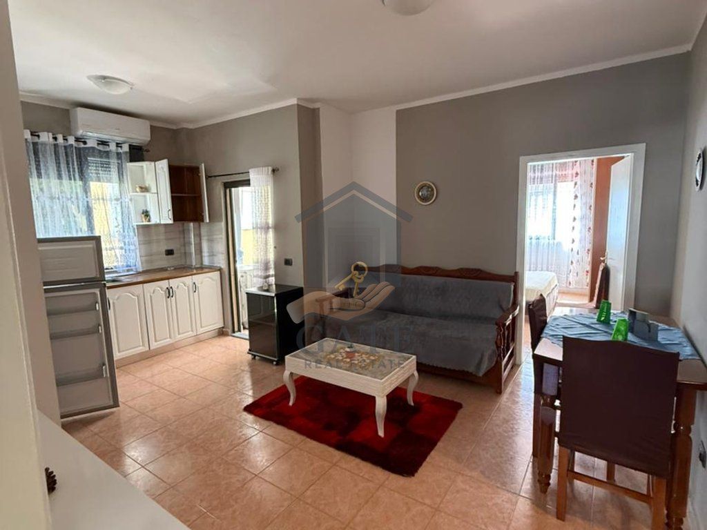 Jepet me Qira, Apartament 2+1, Tek Shkëmbi i Kavajës, Pranë Majestic, Durrës.