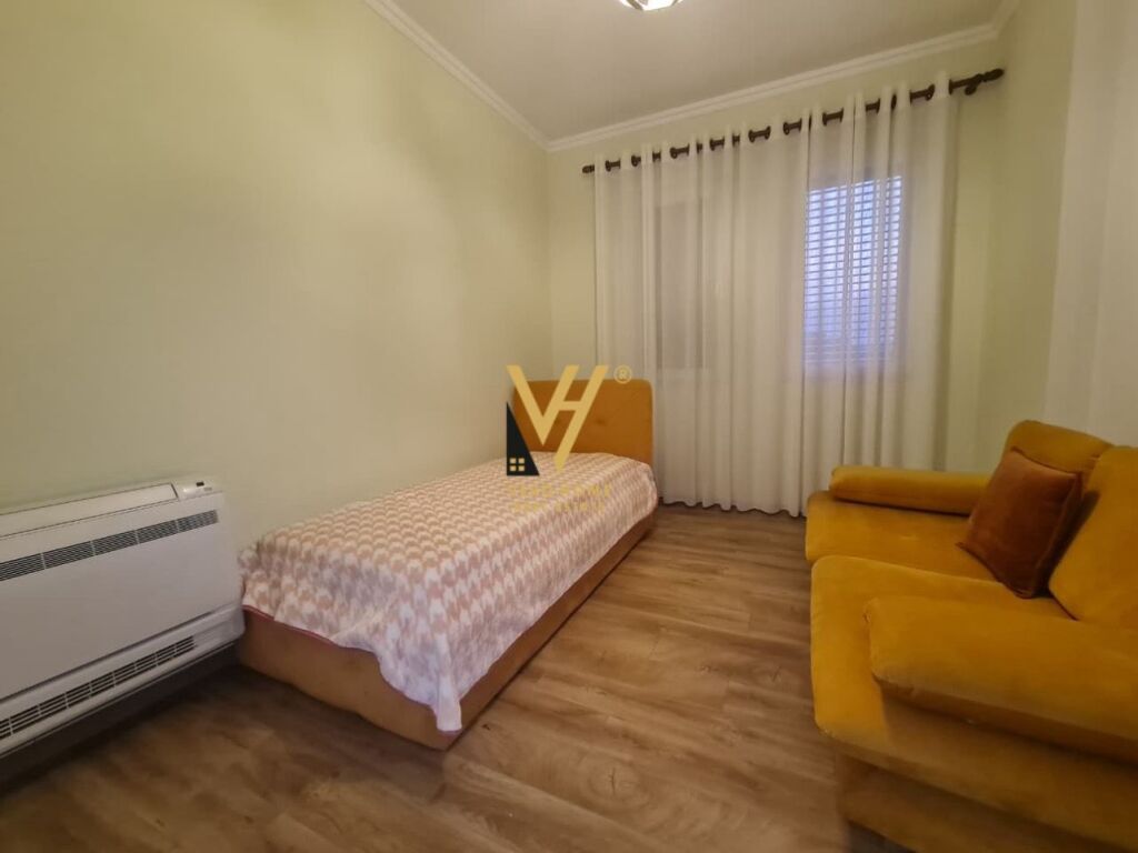 JEPET APARTAMENT 2+1 ME QIRA TE RRUGA E DIBRES 65.000 LEKE