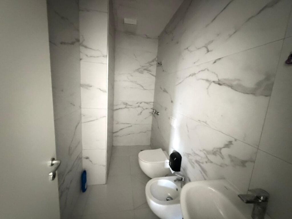 Zyre Me Qera 2+1 tek Kompleksi Garden Building (ID BZ2955) Tirane