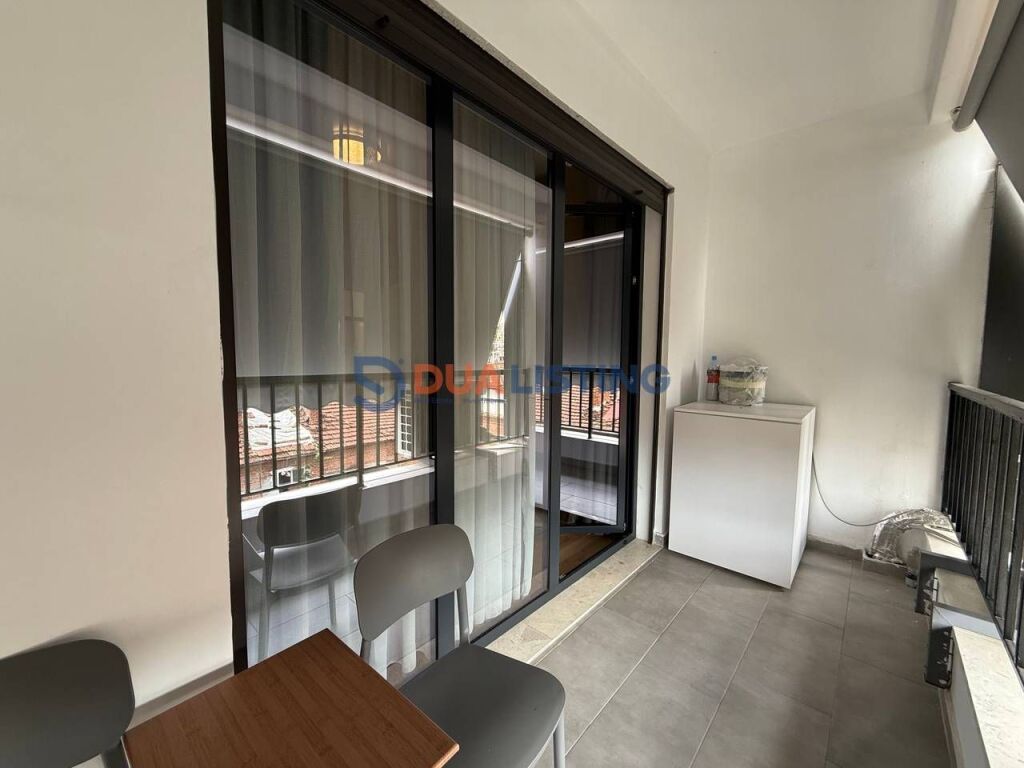 Japim me qira Apartament modern 2+1 tek Rruga e Durrësit pranë Hotel Colosseo!
