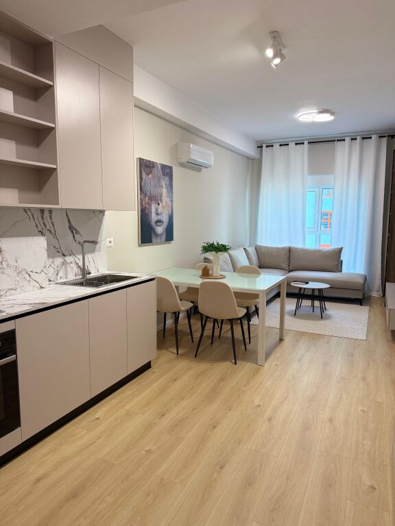 Jepet me qera 45,000 leke apartament 1+1, te kompleksi Kadiu,me siperfaqe 60m,kati 3.