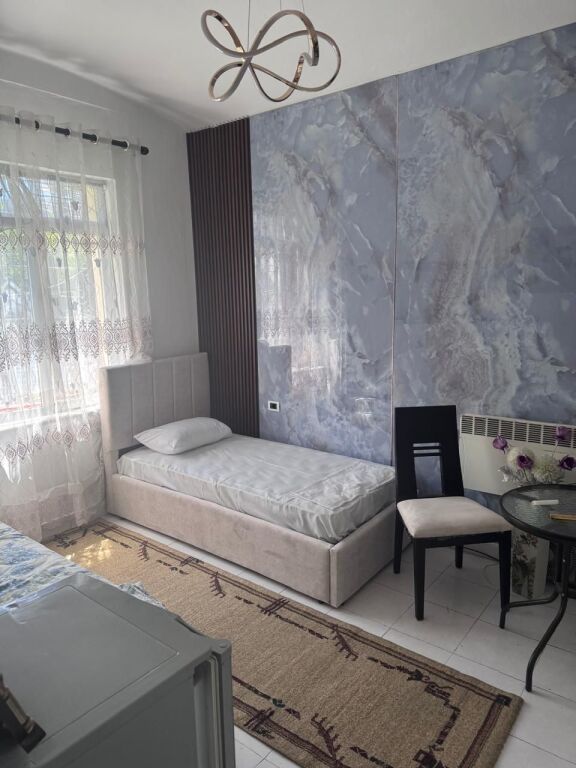🏡 SHTËPI ME QERA – BLV. BAJRAM CURRI 📍