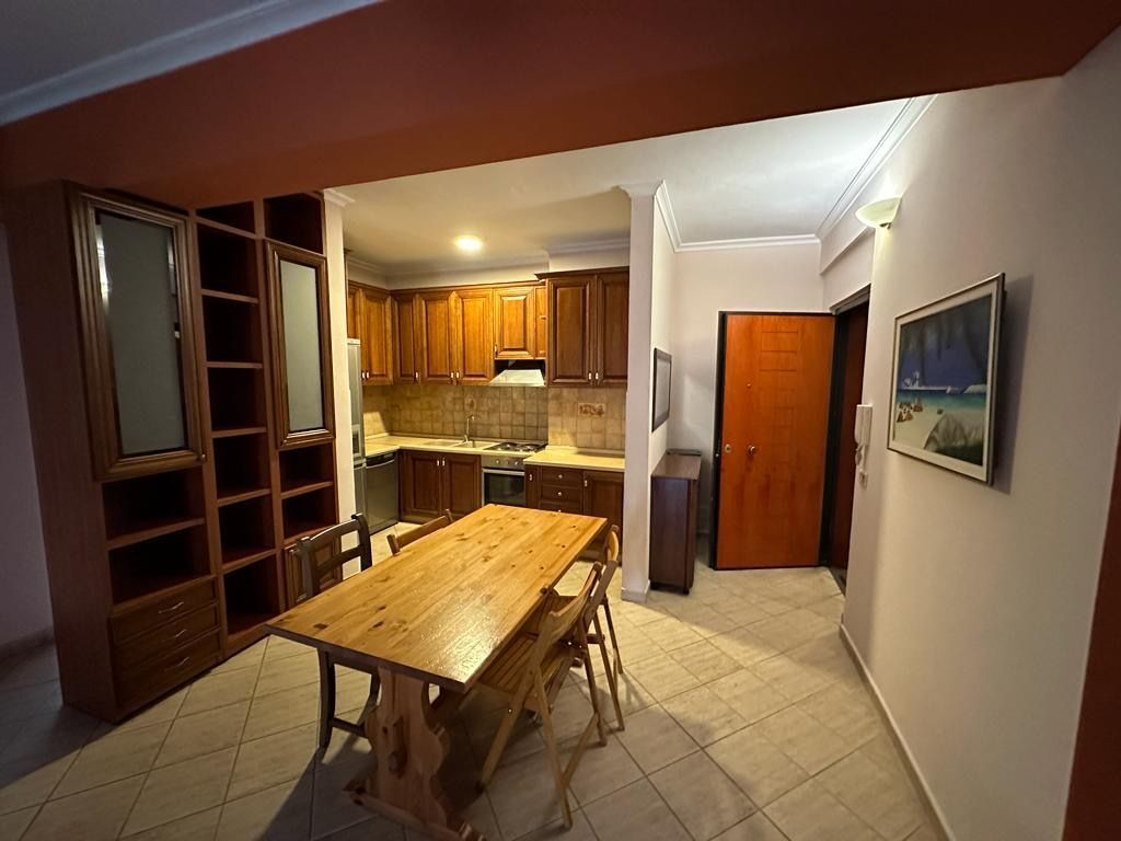 Apartament 2+1 me qera tek Rruga e Kavajes prane Kishes