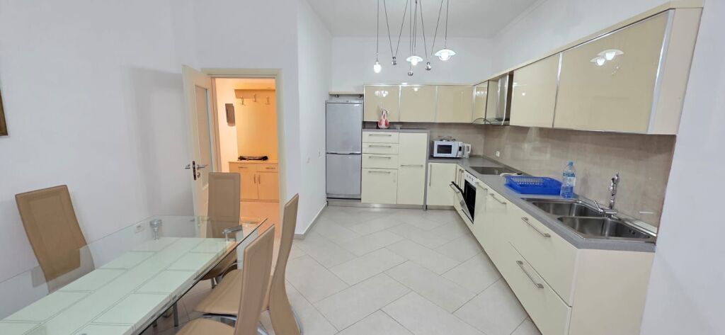 🏠 Jepet me qera Apartament 2+1+2 📍 Pranë Kopshti Zoologjik i Tiranës, Tiranë💶 Çmimi: 700€/muaj