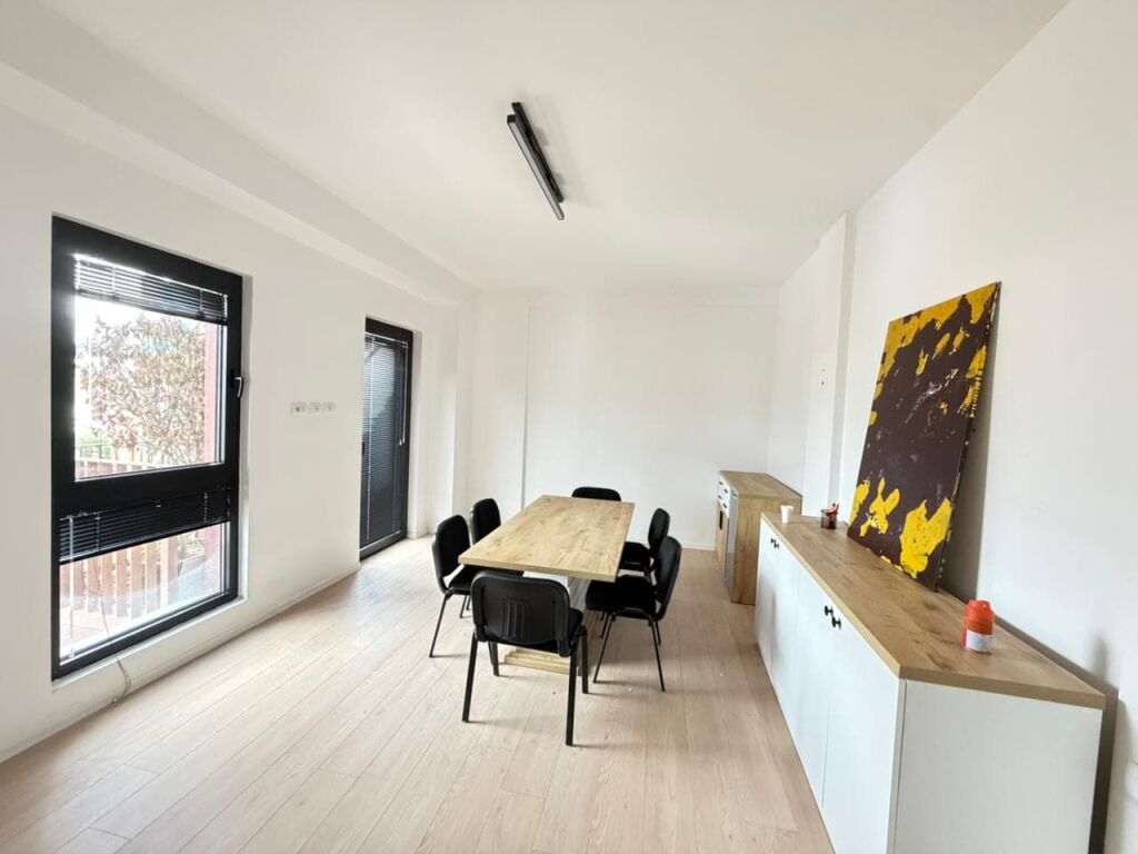 Zyre Me Qera 2+1 tek Kompleksi Garden Building (ID BZ2955) Tirane
