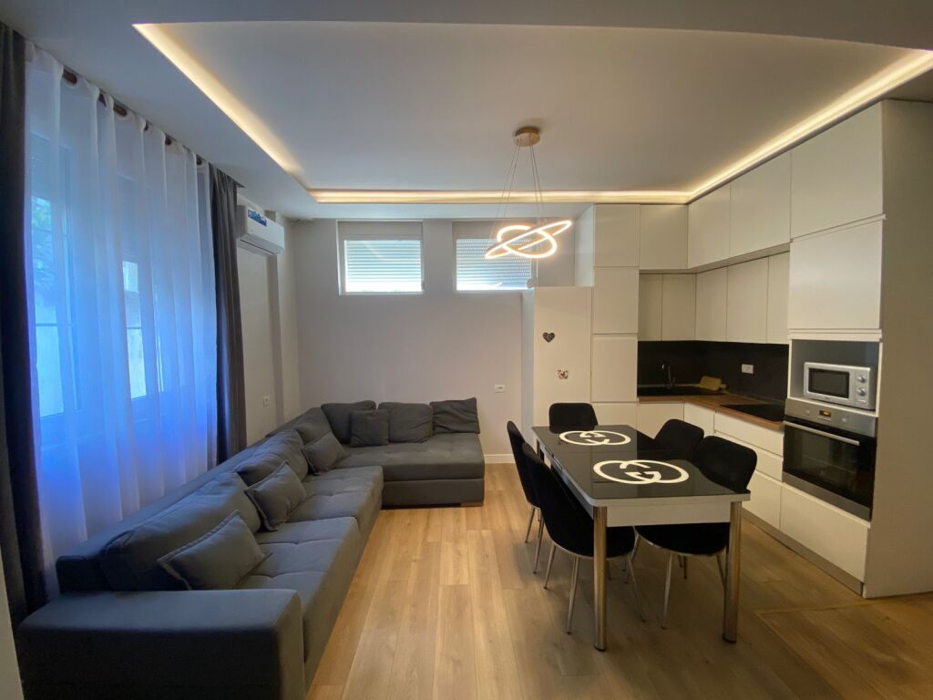 Liqeni i thate, jepet me qera apartament 1+1