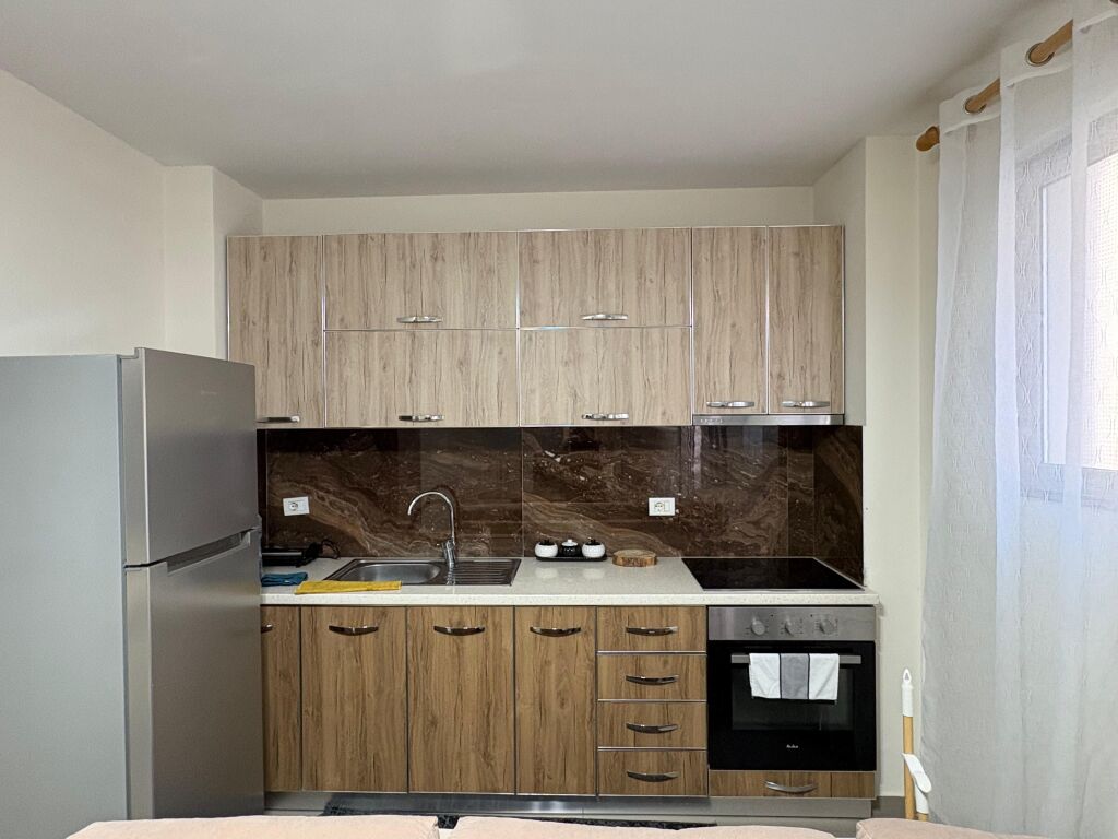 Jepet me qira apartament 1+1 pranë Shkollës “2 Gjelat” – Durrës