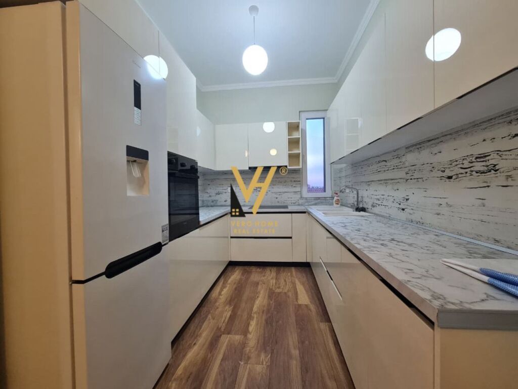 JEPET APARTAMENT 2+1 ME QIRA TE RRUGA E DIBRES 65.000 LEKE