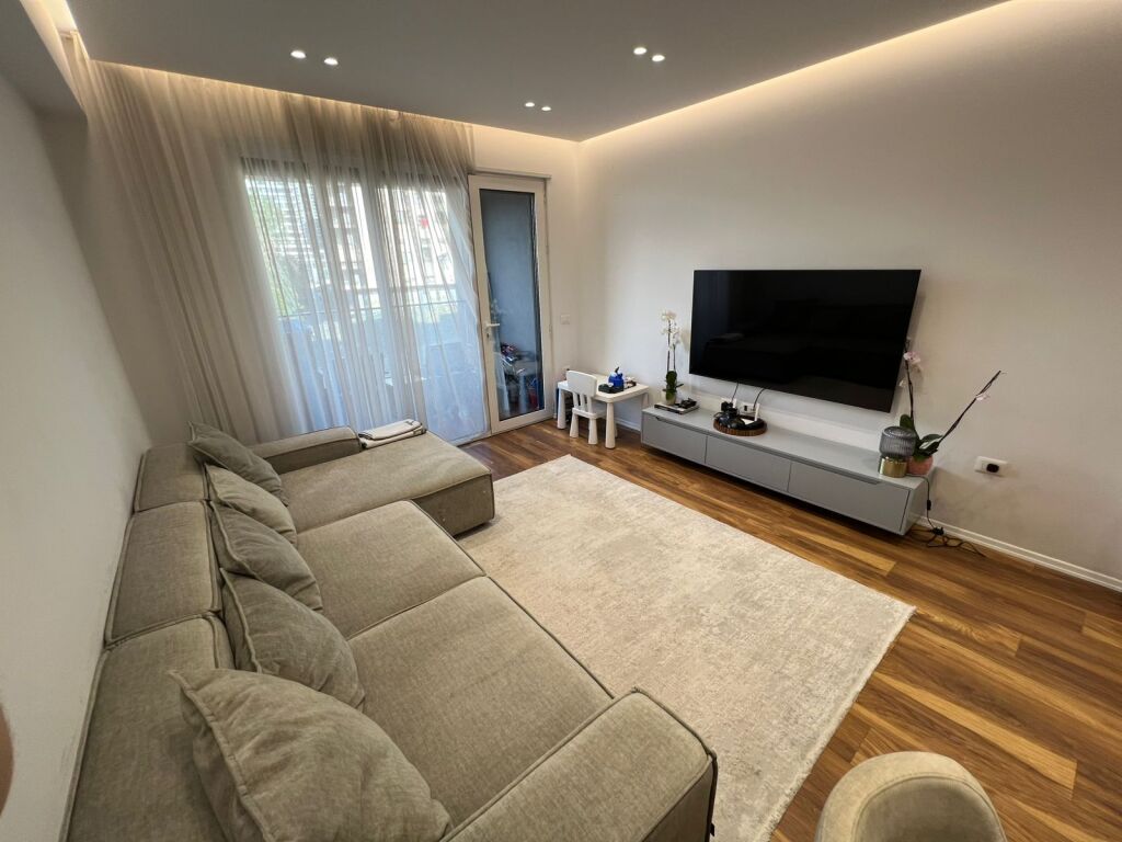 APARTAMENT 2+1+2 ME QERA, PARKU OLIMPIK