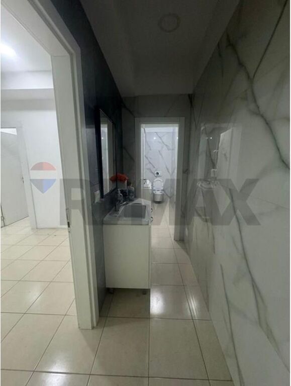 RR. E KAVAJES, WE RENT OFFICE SPACE