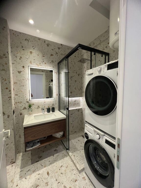 Jepet Apartament me qera  Porcelan