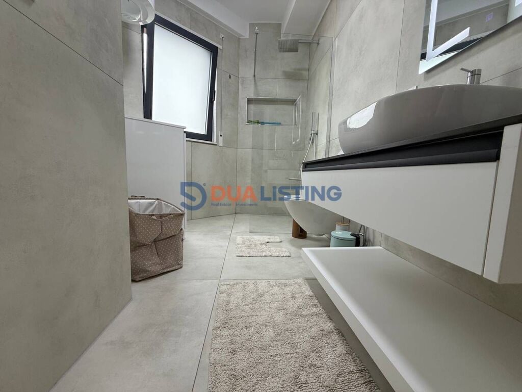 We rent a modern 2+1 apartment on Durrës Street near Hotel Colosseo!