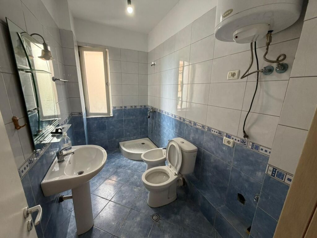 🏡 Appartamento 2+1+2 in Vendita 📍 Yzberisht, vicino a KMY, Complesso ET88💶 Prezzo: 145 Milioni Lek