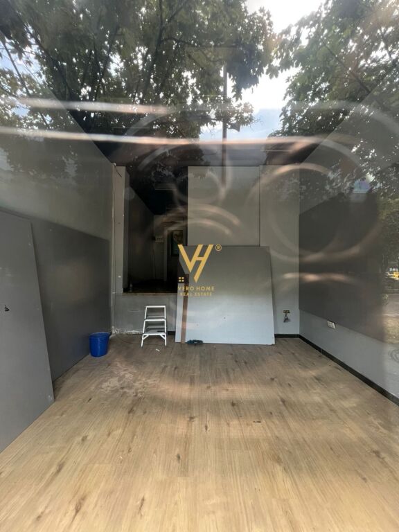 SHOP FOR RENT 30 M2 IN CENTER 1,800 EURO