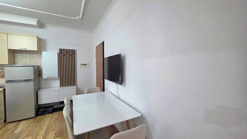 Apartment for rent on Pelivan Leskaj Street, Vlore