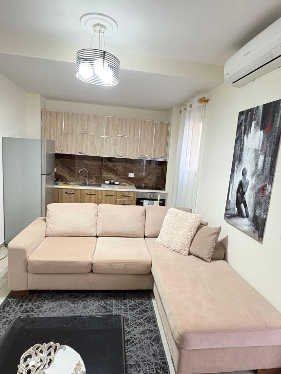 Jepet me qira apartament 1+1 pranë Shkollës “2 Gjelat” – Durrës