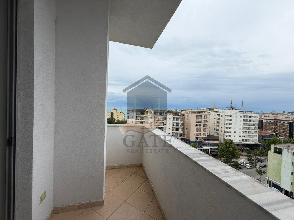Shitet apartament 2+1 me 2 ballkone në Plazh, Durrës – pranë Hotel Adriatik 🌊