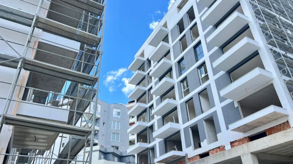 IN VENDITA: 1+1 📍Kopshti Zoologjik (Complesso Mateo 2) - €160,000 - Sup. 82m² - Esposizione Completa al Sole: Sud 🌞 || Vicino al Lago Artificiale - Zona Elitaria ✨️