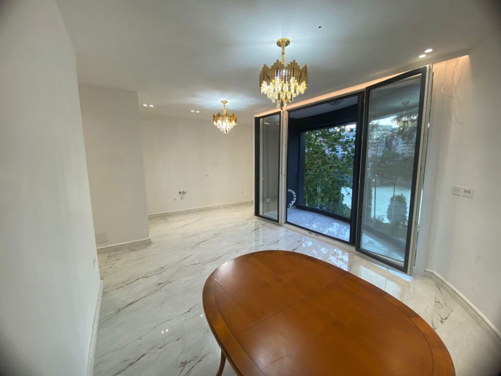 For Rent: Luxury Office. 2+1+2 Bathrooms + 1 Parking Space - 93m² - 1st Floor (Liqeni i Thatë - Radisson) 🔥 Roadside Location | Great Opportunity ✨️ €1,600/Month 💶💶