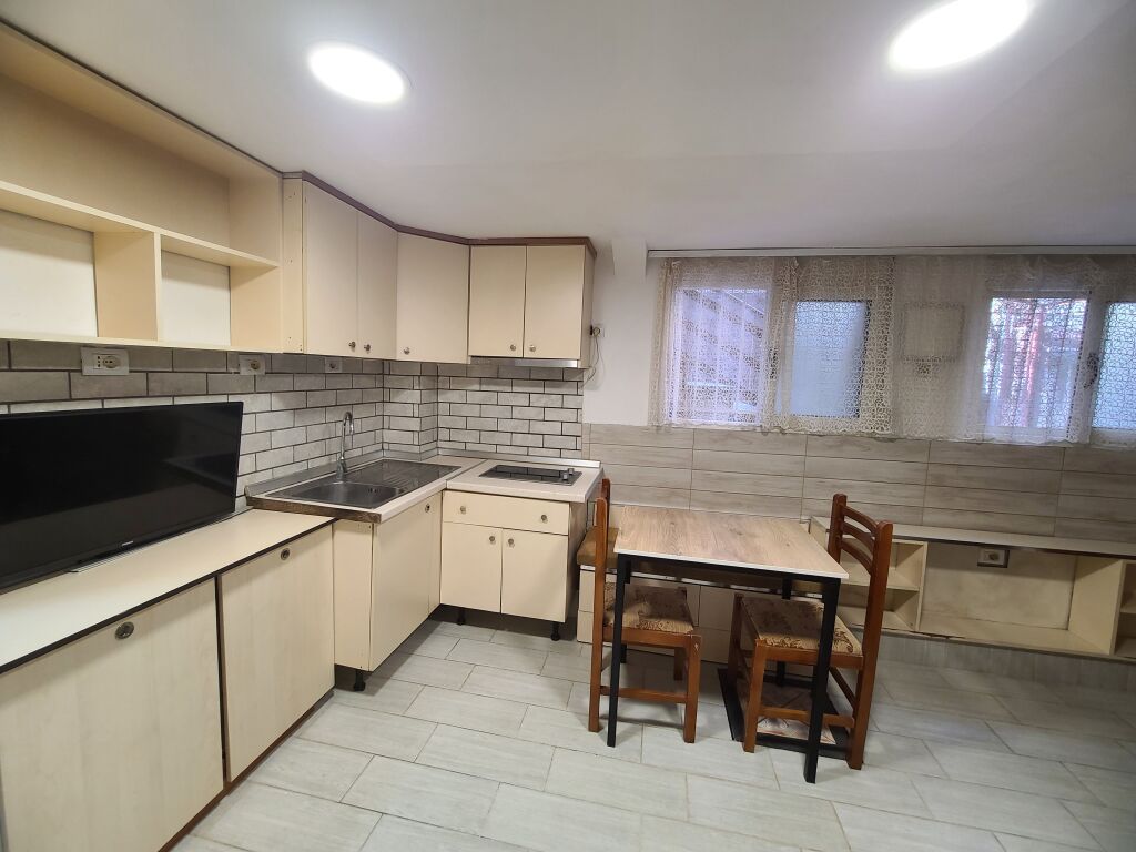 Studio apartment inverter air conditioner near concod center
