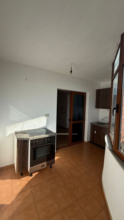 OFFICE FOR RENT 60 M2 PAZARI RI 42,000 LEKE FH-73839