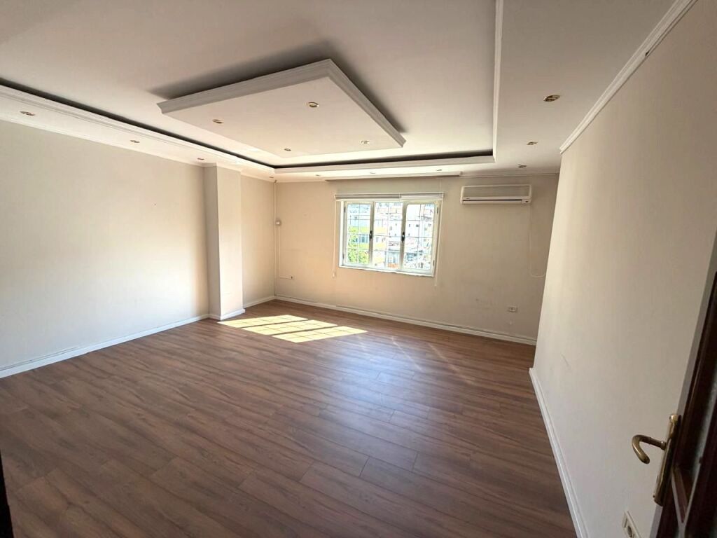 Business premises for rent, 178 m², €1,800 in a great location, Willson Square