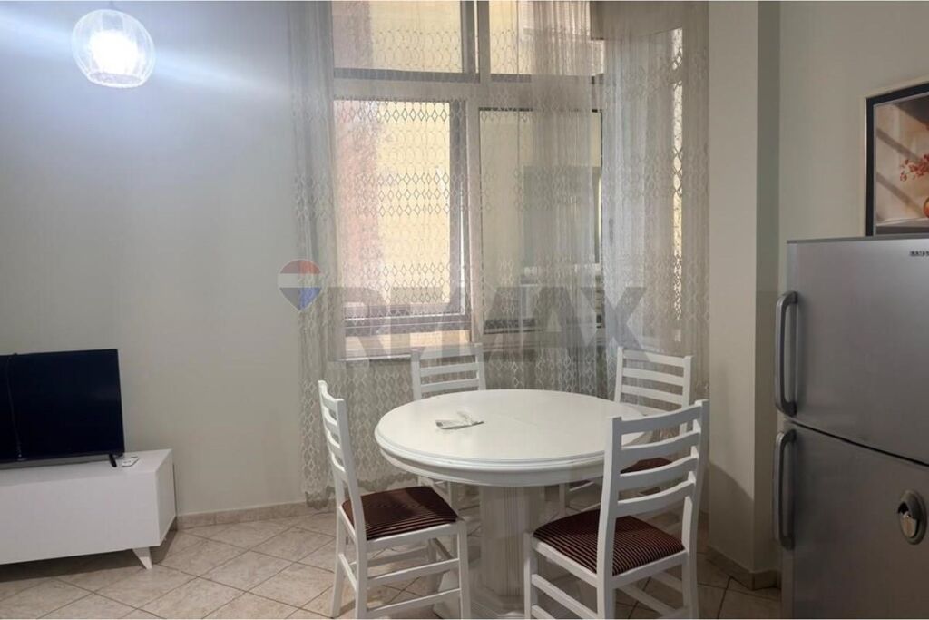Apartament 1+1 per qira, Qender, Rr Kavajes