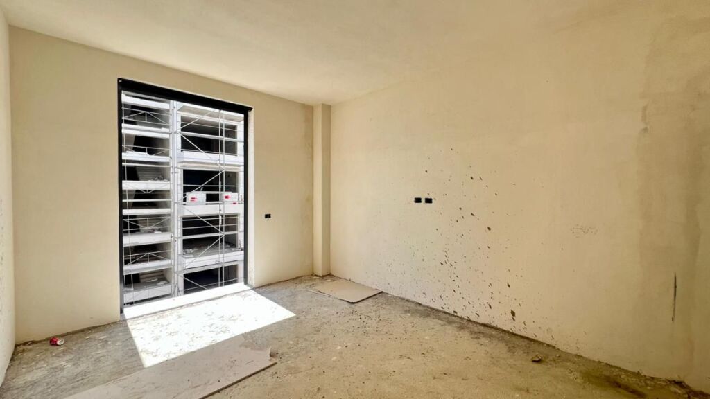 IN VENDITA: 1+1 📍Kopshti Zoologjik (Complesso Mateo 2) - €160,000 - Sup. 82m² - Esposizione Completa al Sole: Sud 🌞 || Vicino al Lago Artificiale - Zona Elitaria ✨️